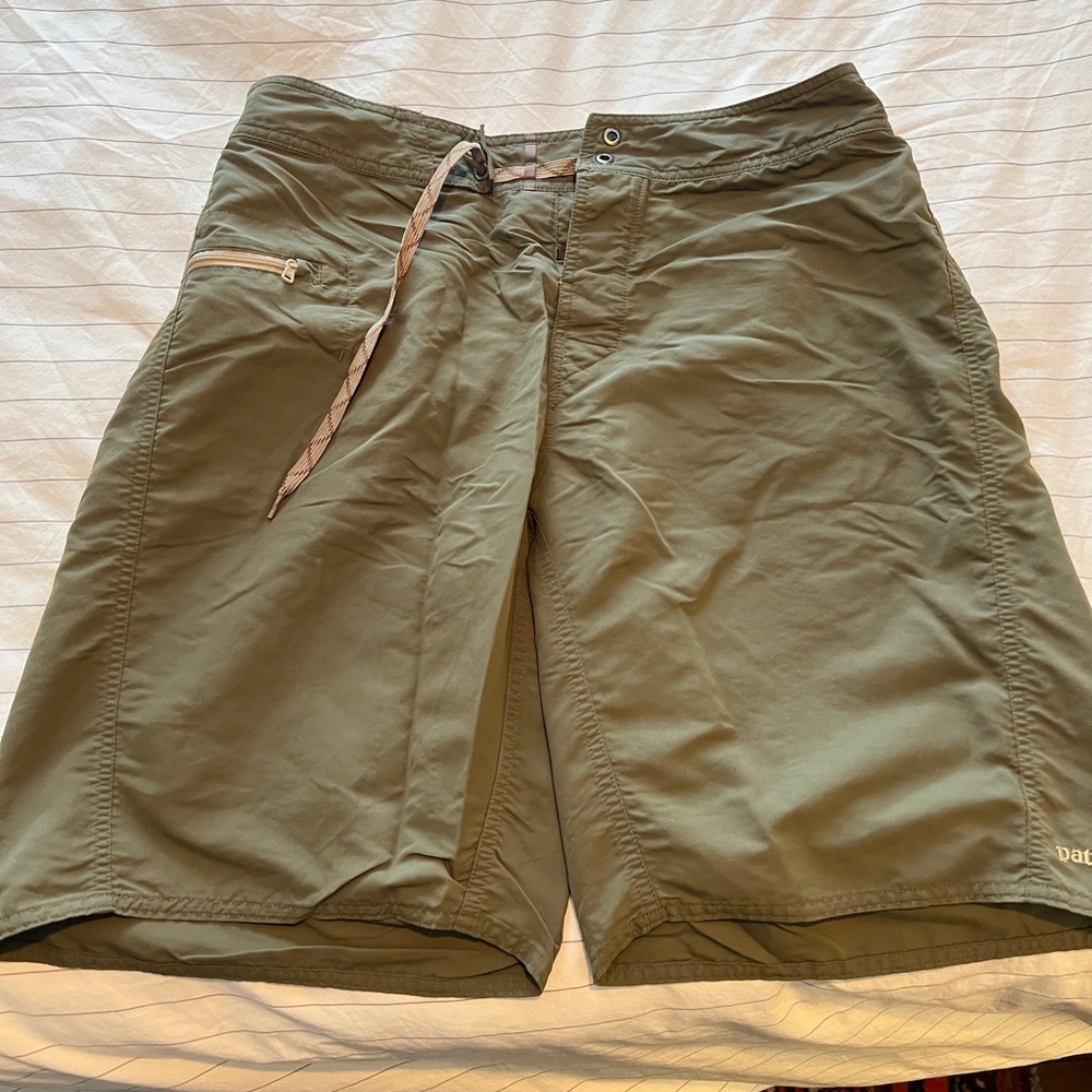Patagonia board shorts size 32